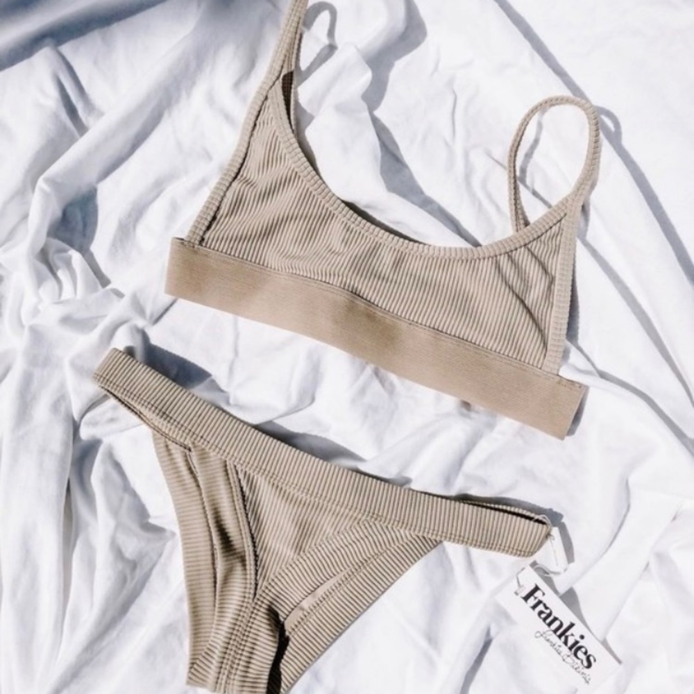 Frankie’s Gabrielle ribbed top in Latte
